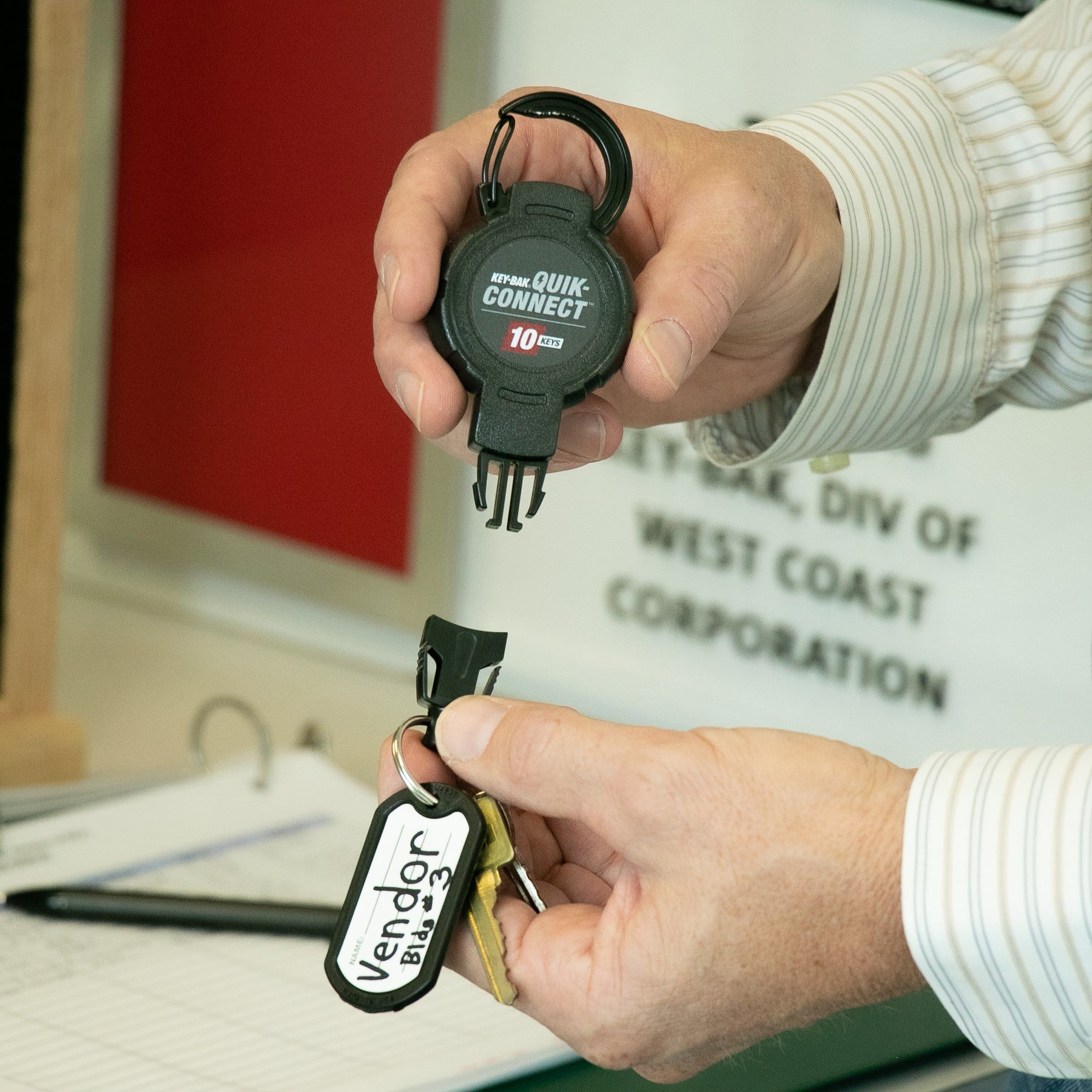 Keychain Management KEY-BAK Quik-Connect Key Management Removable and Retractable Keychain